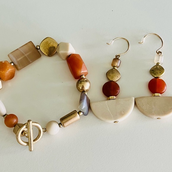 Jewelry Beautiful Necklace, Bracelet and Earrings set - Picture 10 of 16